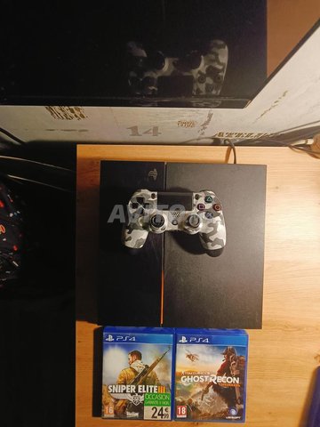 PS4 flat ,1 manette,7 jeux, et un compte offert