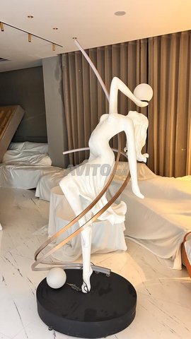 Sculpture artistique moderne avec éclairage LED 
