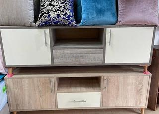 meubles et coussins décoratifs en bois