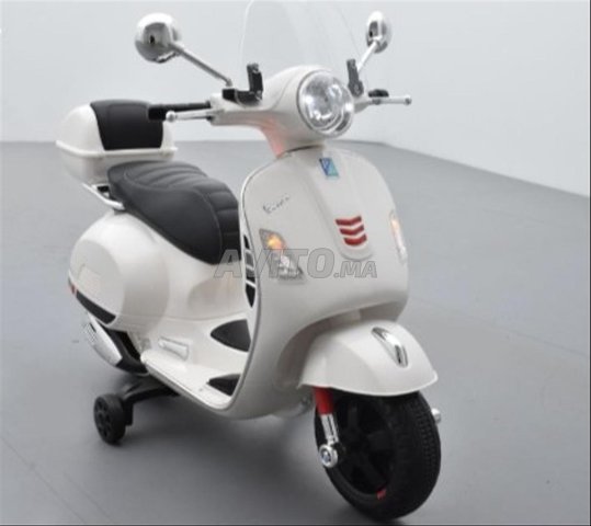 scooter vespa blanc pour enfants -12V