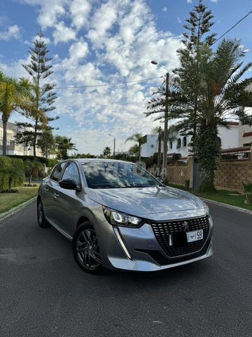 Peugeot 208 full option 