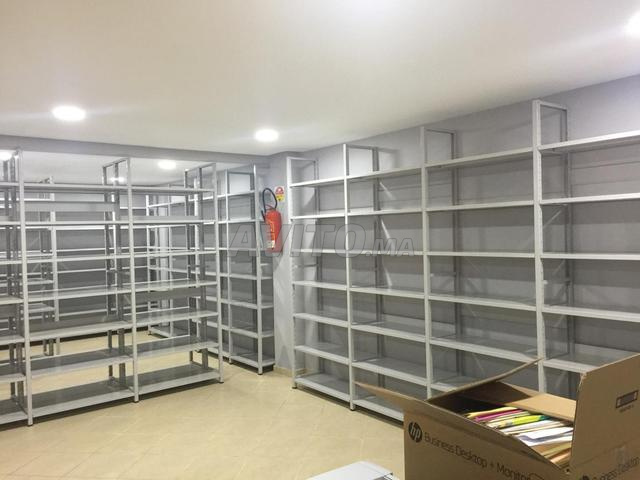 Rayonnage léger disponible - 2