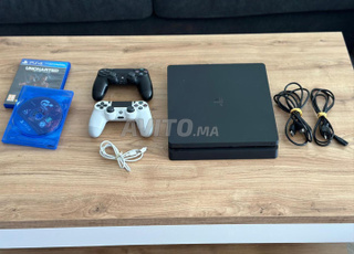 PS4 Slim 500 Go - 2 jeux et 2 manettes -1747DH