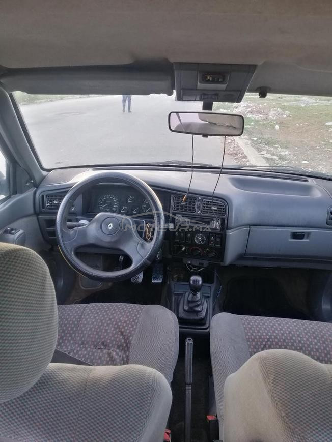 renault 19 essence modèle 2000