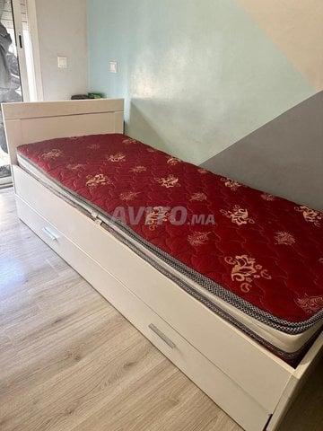 Lit avec matelas  90*200 cm