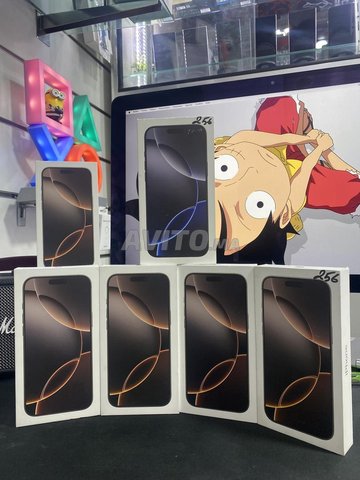 iPhone 16 Pro Max 256GB Desert et Black Titanium 