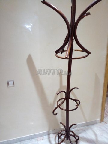 Porte manteau en bois marron 