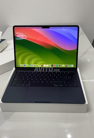  MacBook Air M2 2022 13 pouces come neuf.