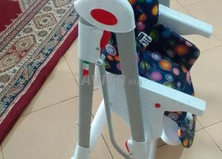 chaise pour bébé. مقعد للطفل
