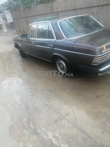 Mercedes-Benz 240 Diesel Manuelle 1981 à Tifelt
