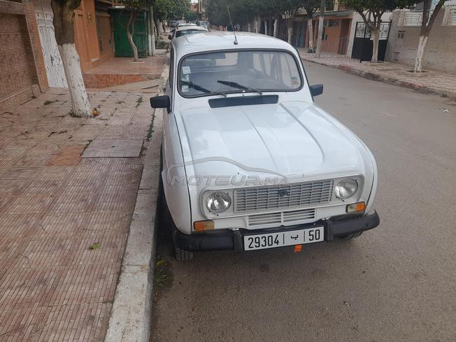 Renault R4 Essence Manuelle 1983 à Sidi Slimane