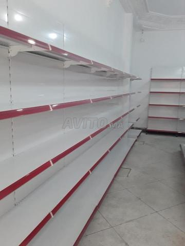 rayonnage supermarché crème