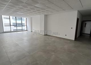 مكتب بمساحة 67 متر مربع في الطابق الثاني في روك نوير