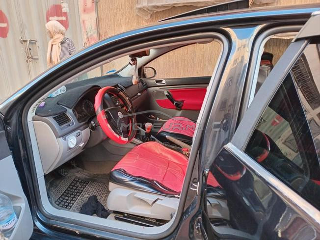  golf 5 modèle 2005 très bonne état 