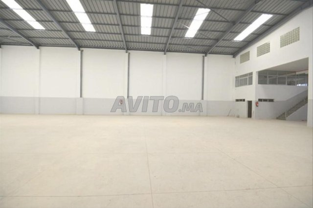 Dépôt dans la zone industrielle à louer