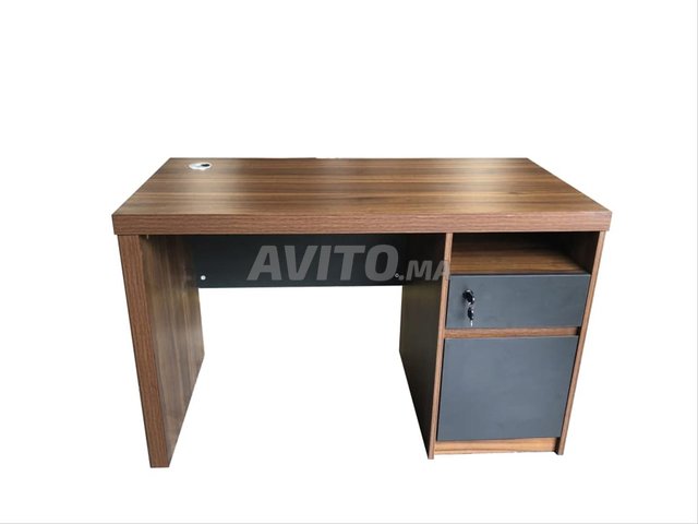 Bureau vintage en bois - élégance et qualité //