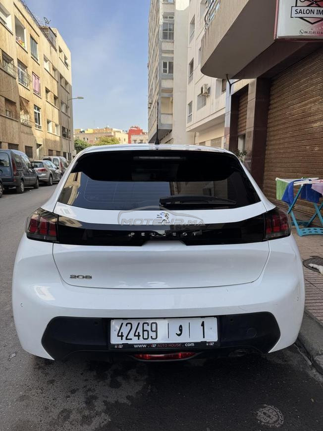 peugeot 208 en trea bonne etat