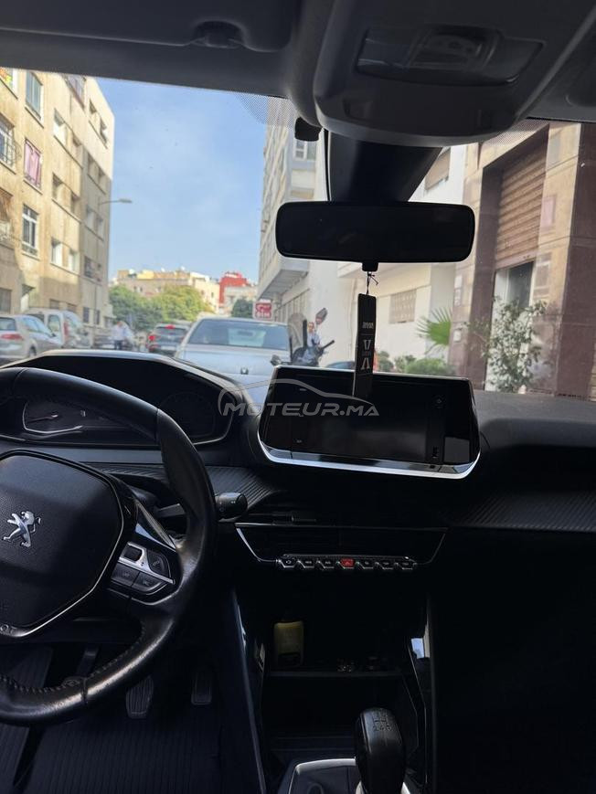 peugeot 208 en trea bonne etat