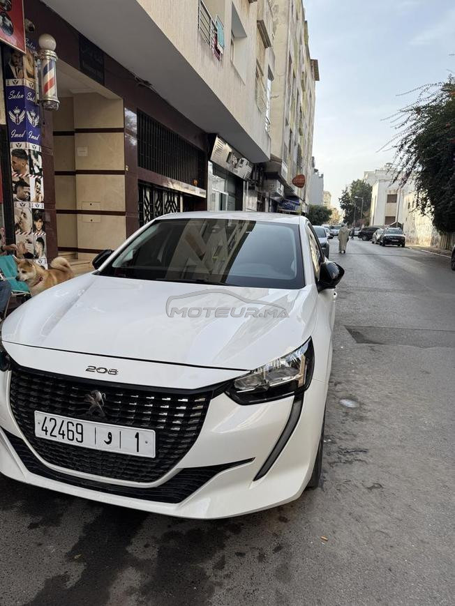 peugeot 208 en trea bonne etat