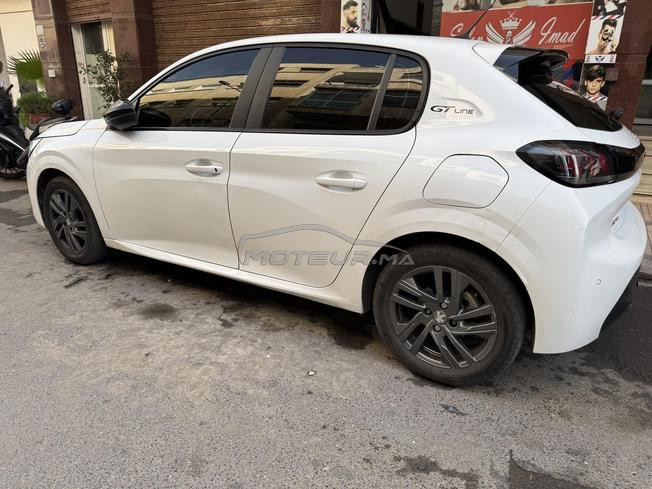 peugeot 208 en trea bonne etat