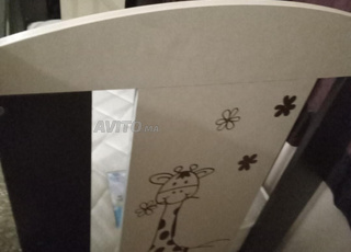 سرير للاطفال مع matelat  مع خزانة