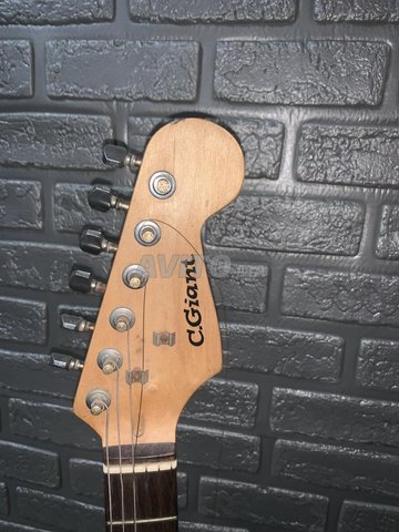 Guitare électrique avec son sono très bon état 