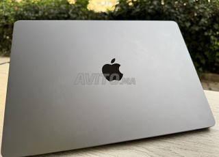 MacBook 15 pouce M3 2024 gris sidéral 