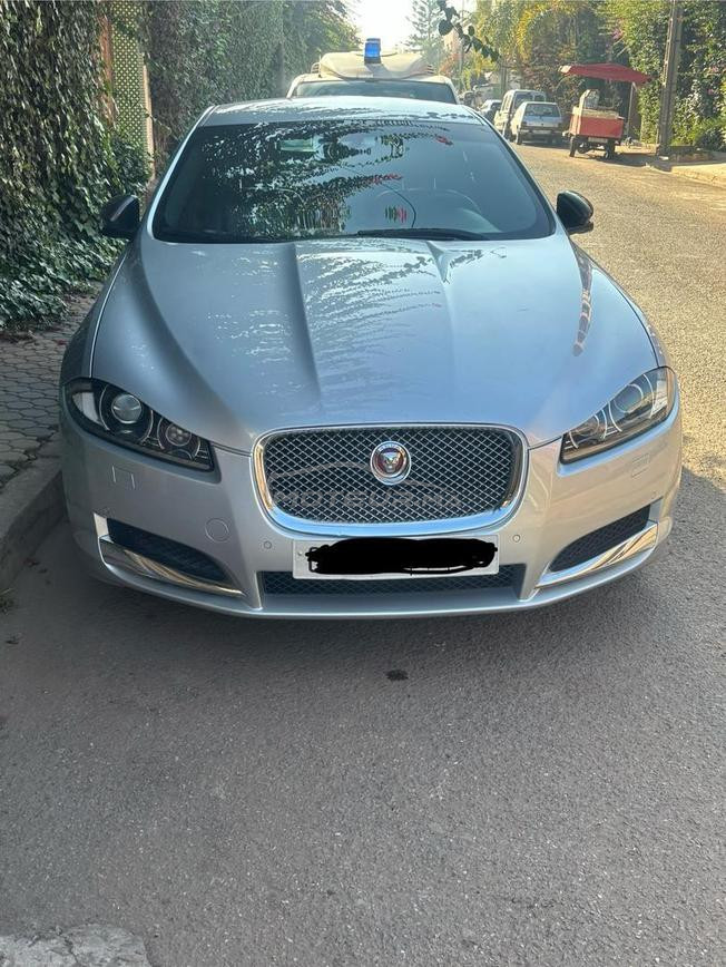 jaguar xf model 2016