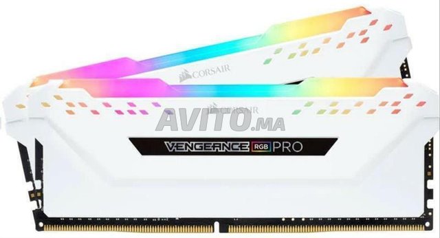 CORSAIR VENGEANCE PRO RGB 2X8GO