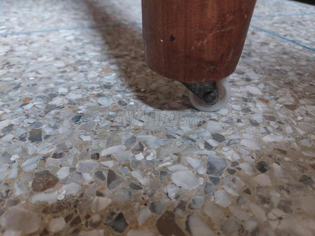 Salon complet en bois, matelas, coussins, table, tapis - 2