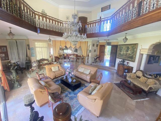 فيلا للبيع في قلب حي سويس - 2