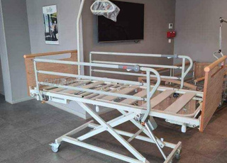 Lit médical à louer كراء سرير طبي كهربائي ويدوي