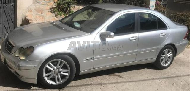 Mercedes-Benz 220 Diesel Manuelle 2005 à Temara