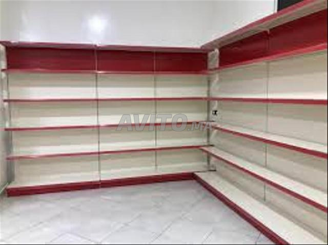 Rayonnage de présentation et de stockage en promo