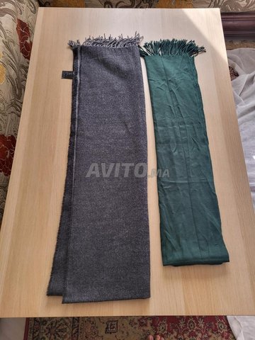 écharpes gris et vert