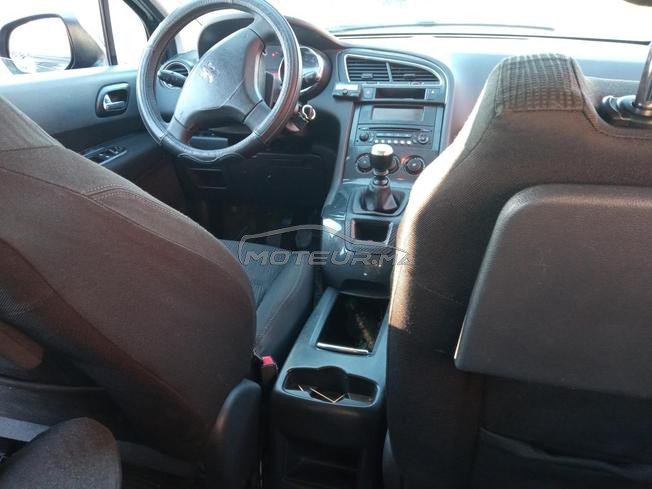 Peugeot 5008 diesel. 6ch.model 2013.tres propre 