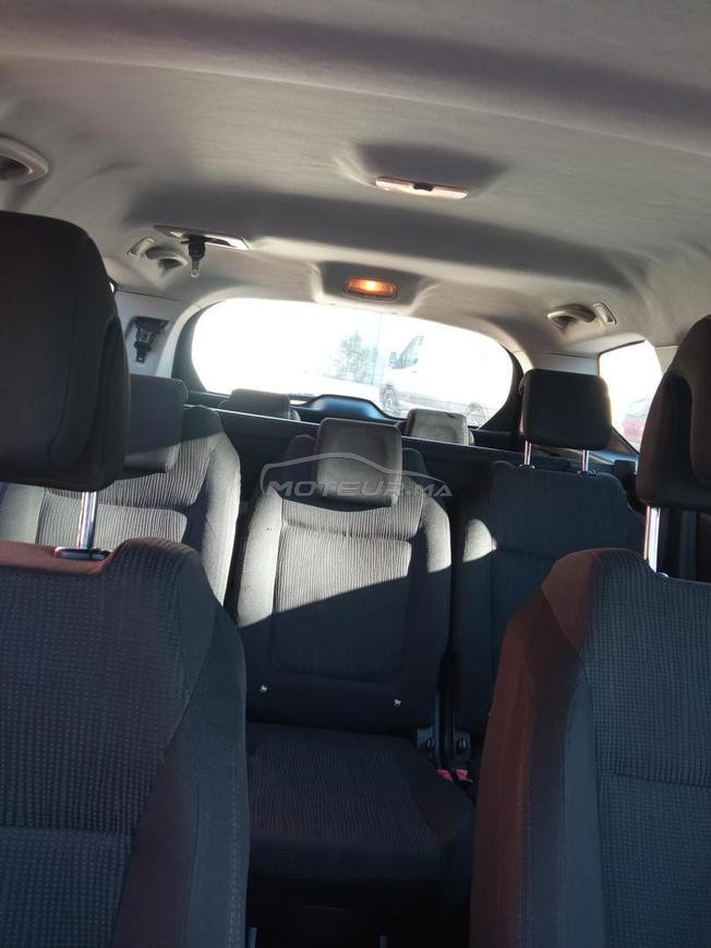Peugeot 5008 diesel. 6ch.model 2013.tres propre 