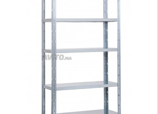 les rayonnages en métal
