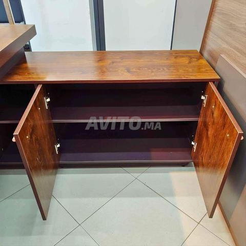 Un Bureau Importé qui Allie Style et Durabilité