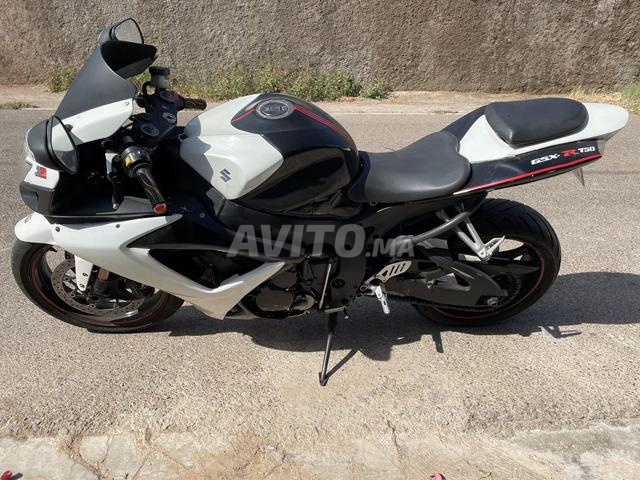 Moto Suzuki Gsx R 750 K7