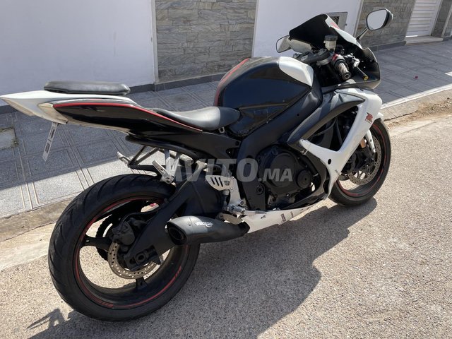 Moto Suzuki Gsx R 750 K7 