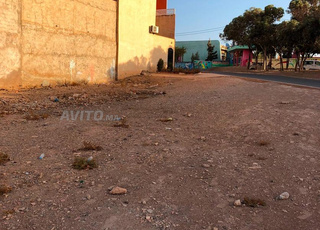 magnifique terrain 3 façades 