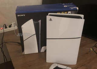 Ps5 slim digital avec NBA2k25 et FC25