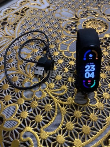 Bracelet xiaomi smart mi band 6 en bonne état 