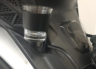 حامل كوب القهوة مع الكأس