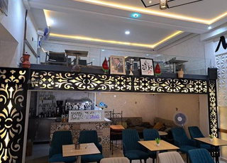 Maison commercial avec café à vendre