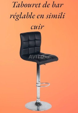 Tabouret simili cuir piètement métallique 