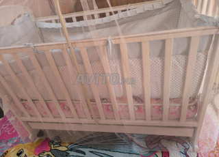 berceau pour bébé et banio de douche bébé 