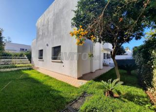 فيلا رائعة للبيع مشمسة