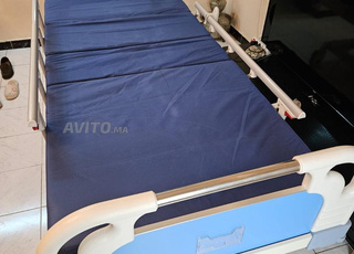Lit médicalisé avec matelas alternating